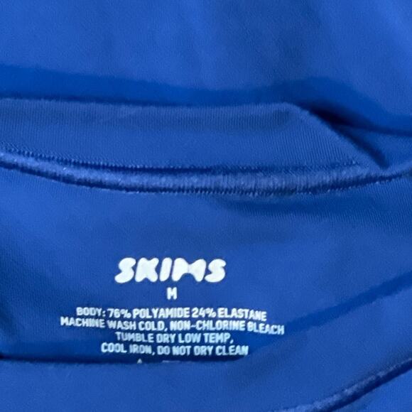 SKIMS Fits Everybody Long Sleeve Crew Neck Bodysuit! - Picture 7 of 12